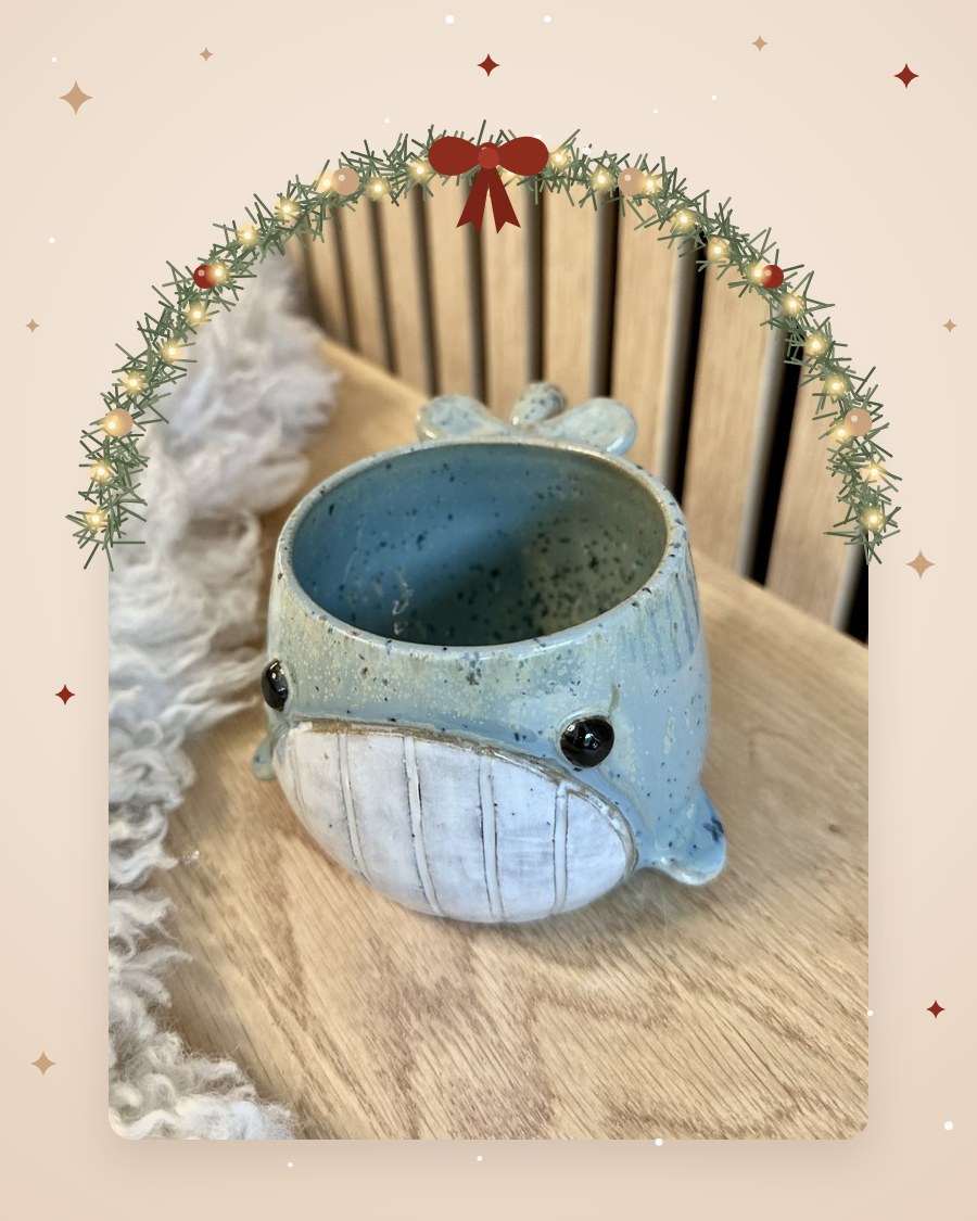 Handbemalte Wal-Tasse in Hellblau